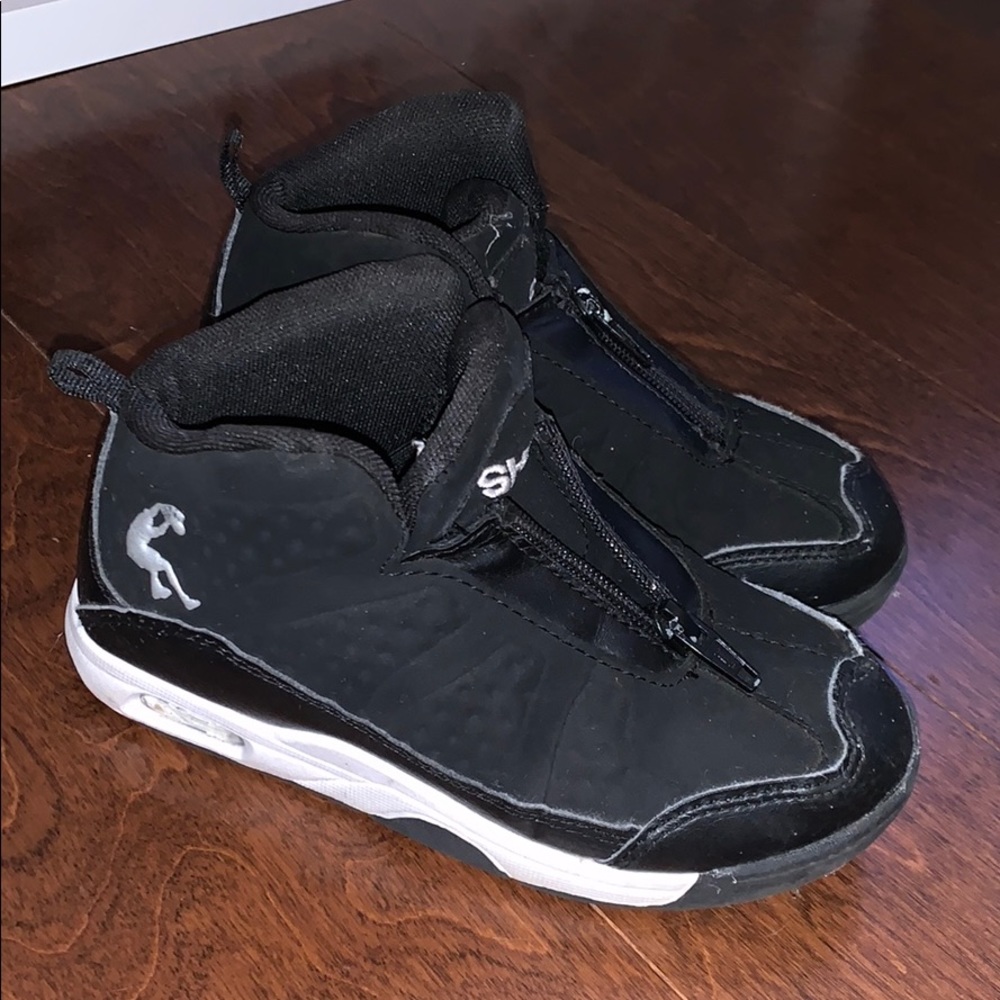 Boys size 1 shoes